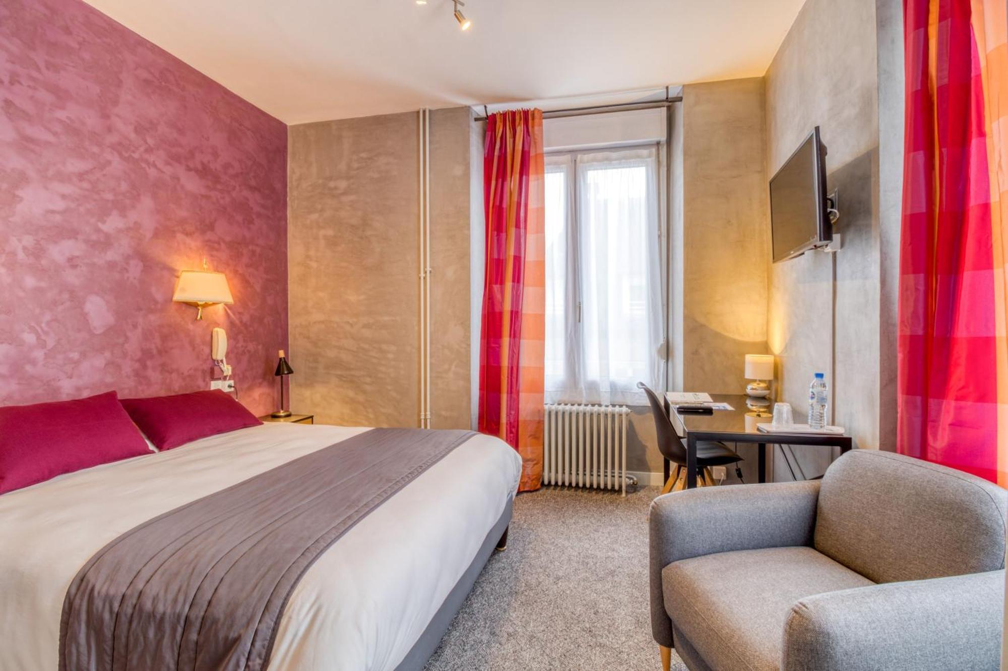 Brit Hotel Le Cygne Saint-Hilaire-du-Harcouet Ngoại thất bức ảnh
