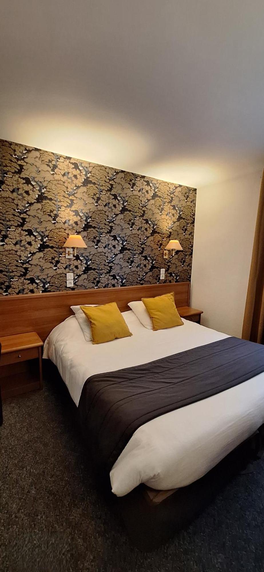 Brit Hotel Le Cygne Saint-Hilaire-du-Harcouet Ngoại thất bức ảnh