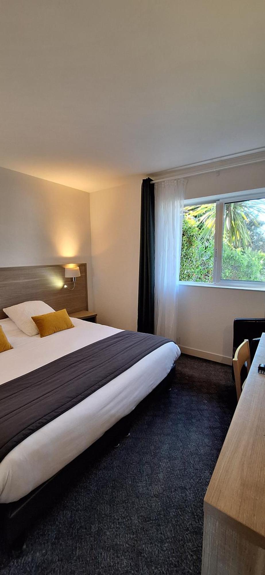 Brit Hotel Le Cygne Saint-Hilaire-du-Harcouet Ngoại thất bức ảnh
