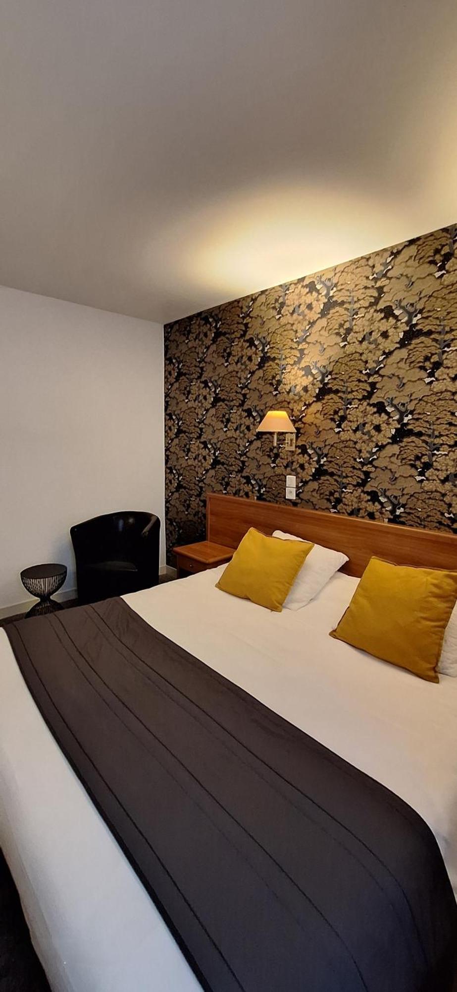 Brit Hotel Le Cygne Saint-Hilaire-du-Harcouet Ngoại thất bức ảnh