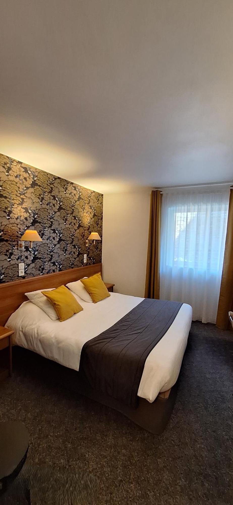 Brit Hotel Le Cygne Saint-Hilaire-du-Harcouet Ngoại thất bức ảnh