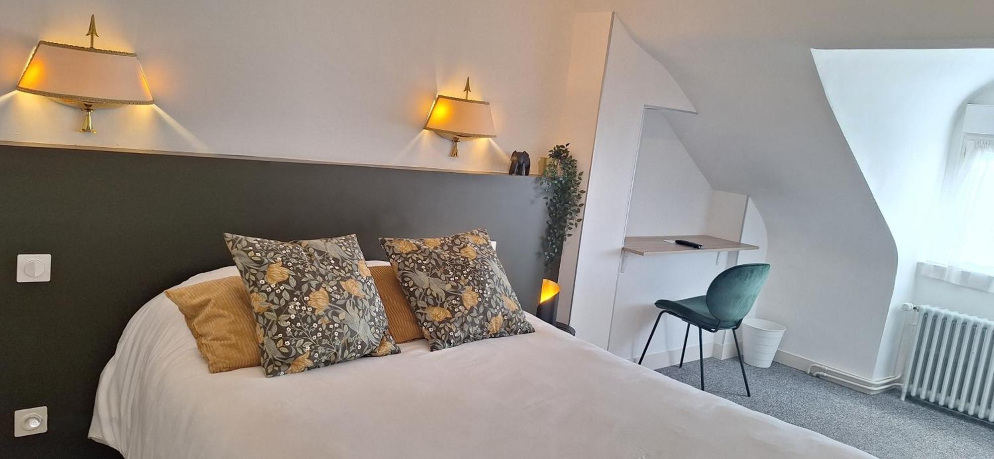Brit Hotel Le Cygne Saint-Hilaire-du-Harcouet Ngoại thất bức ảnh
