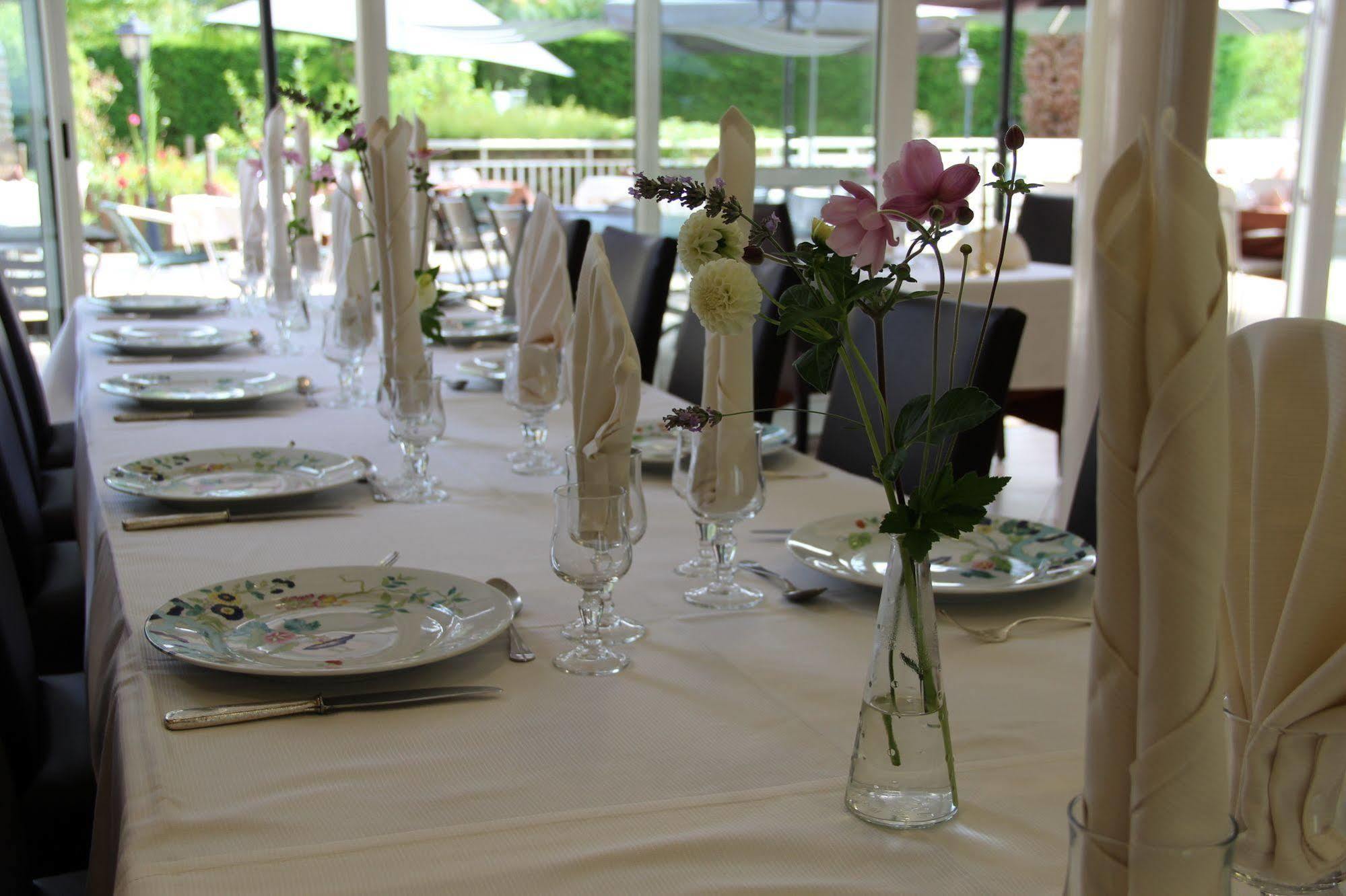 Brit Hotel Le Cygne Saint-Hilaire-du-Harcouet Ngoại thất bức ảnh